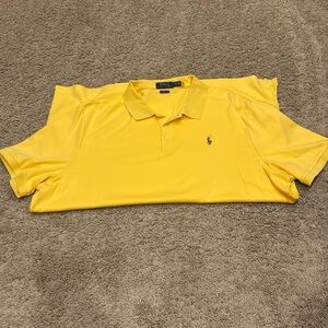 Yellow polo, Ralph Lauren size 2 XL classic fit in very good condition